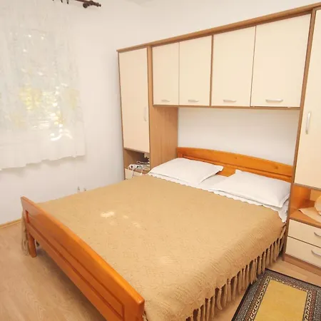 By The Sea Tkon, Pasman - 5840 *