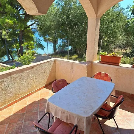 By The Sea Tkon, Pasman - 5840 *