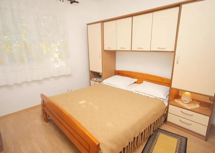 By The Sea Tkon, Pasman - 5840 *