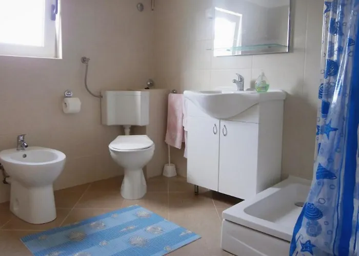 By The Sea Tkon, Pasman - 5840 *