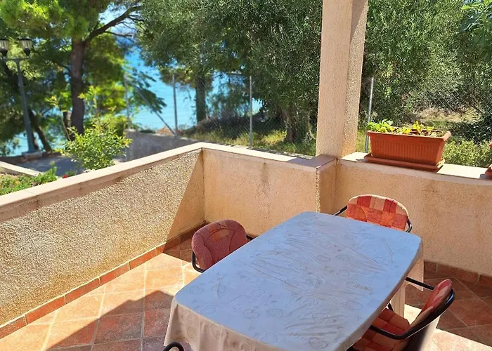 By The Sea Tkon, Pasman - 5840 *